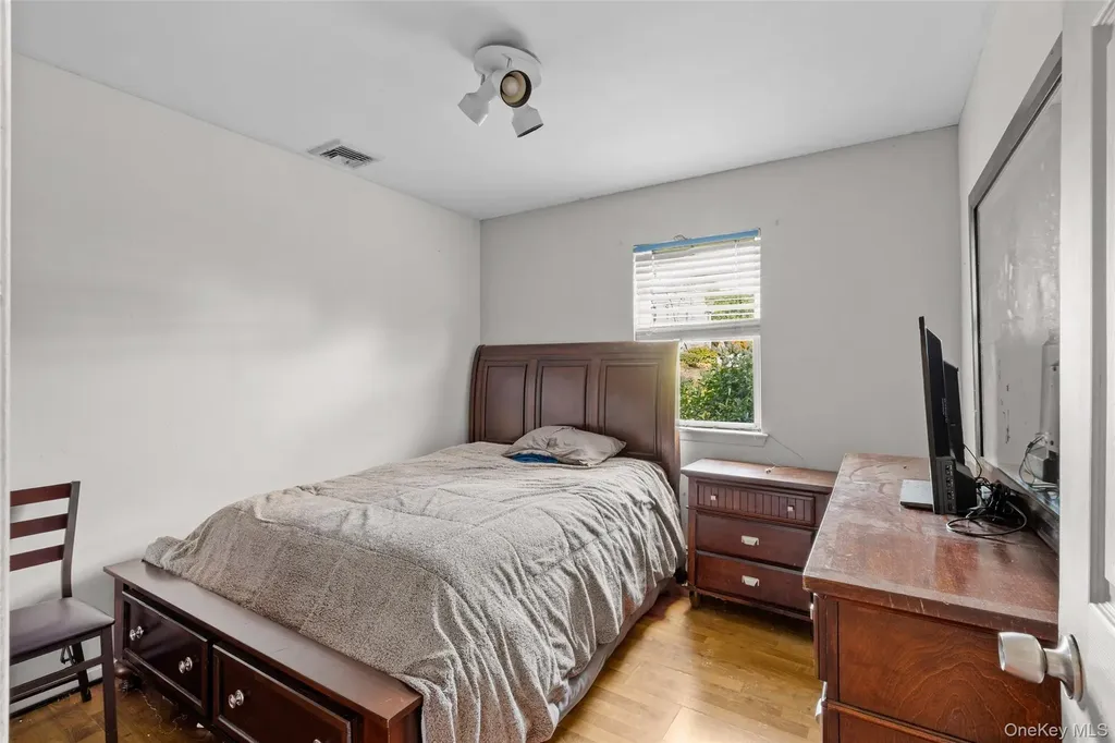 20 Westminster Drive Bohemia NY 11716