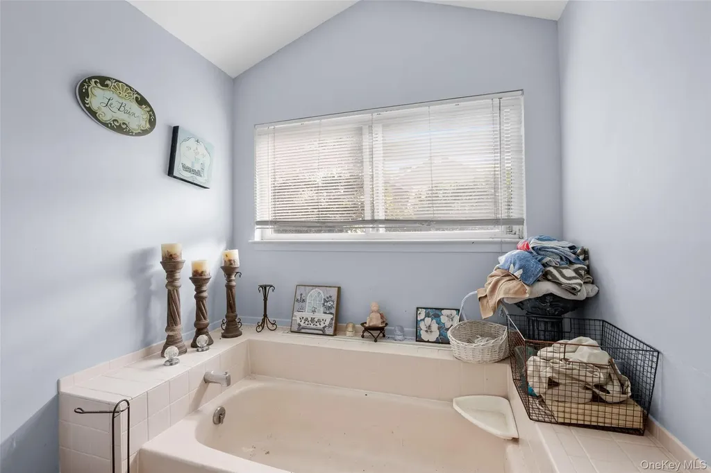 20 Westminster Drive Bohemia NY 11716