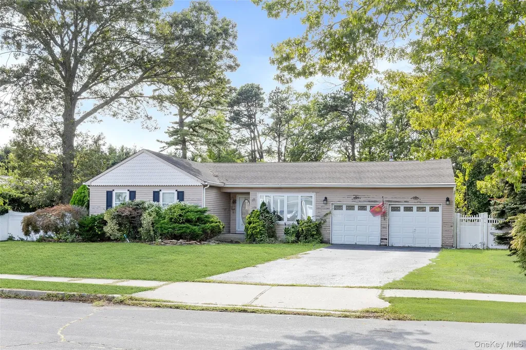 20 Westminster Drive Bohemia NY 11716