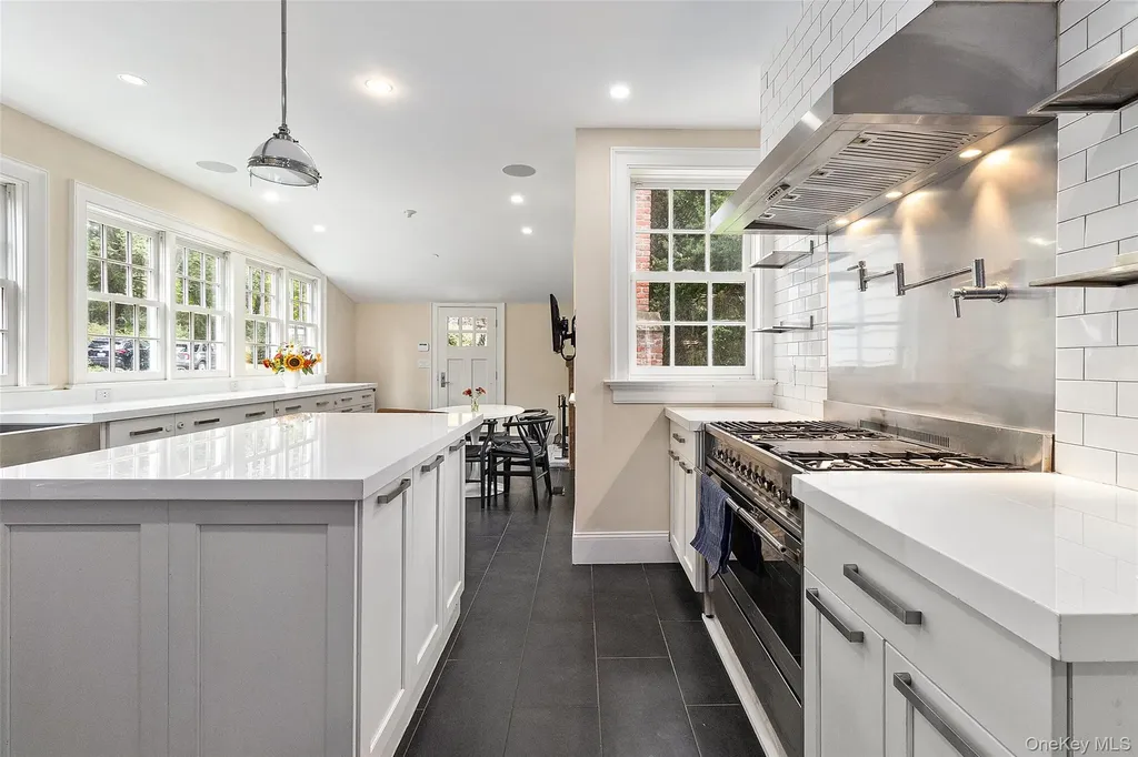18 Salem Road Pound Ridge NY 10576