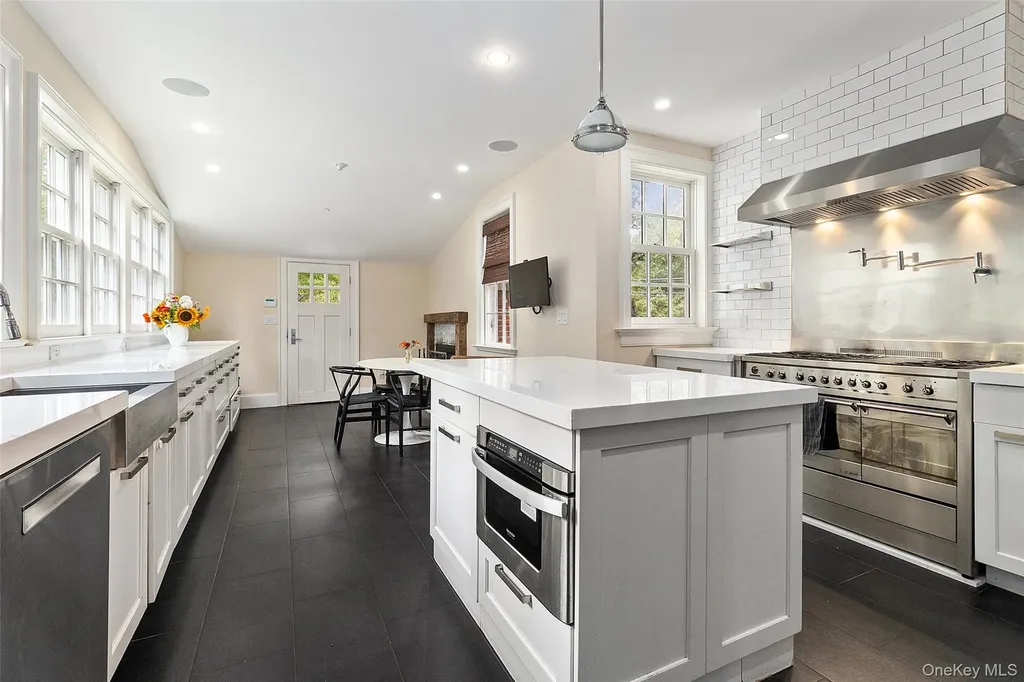 18 Salem Road Pound Ridge NY 10576