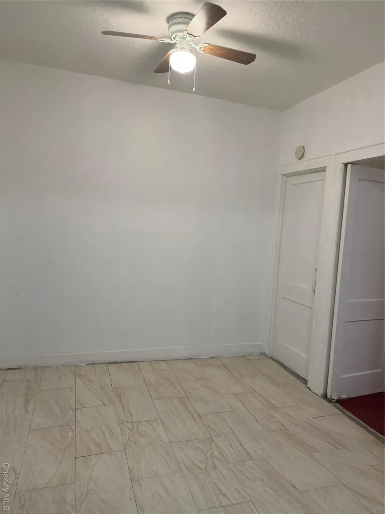 927 E 219th Street Bronx NY 10469