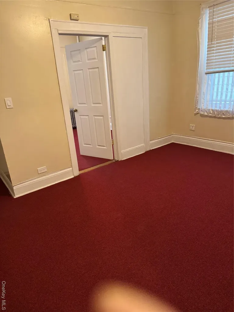 927 E 219th Street Bronx NY 10469