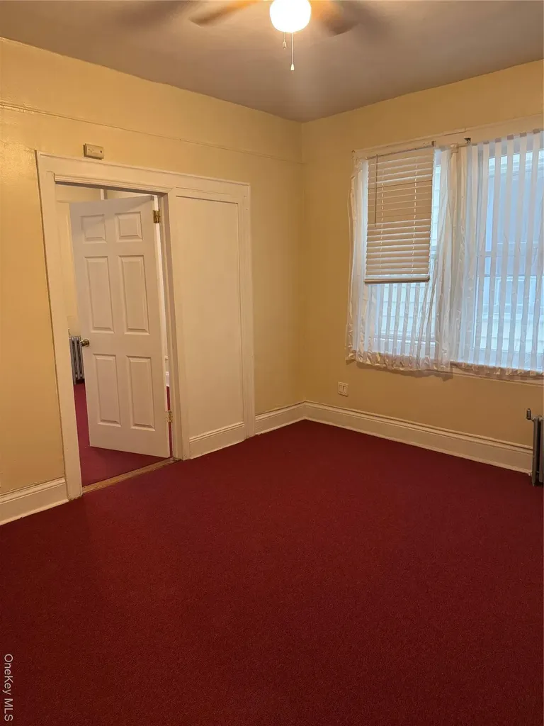 927 E 219th Street Bronx NY 10469