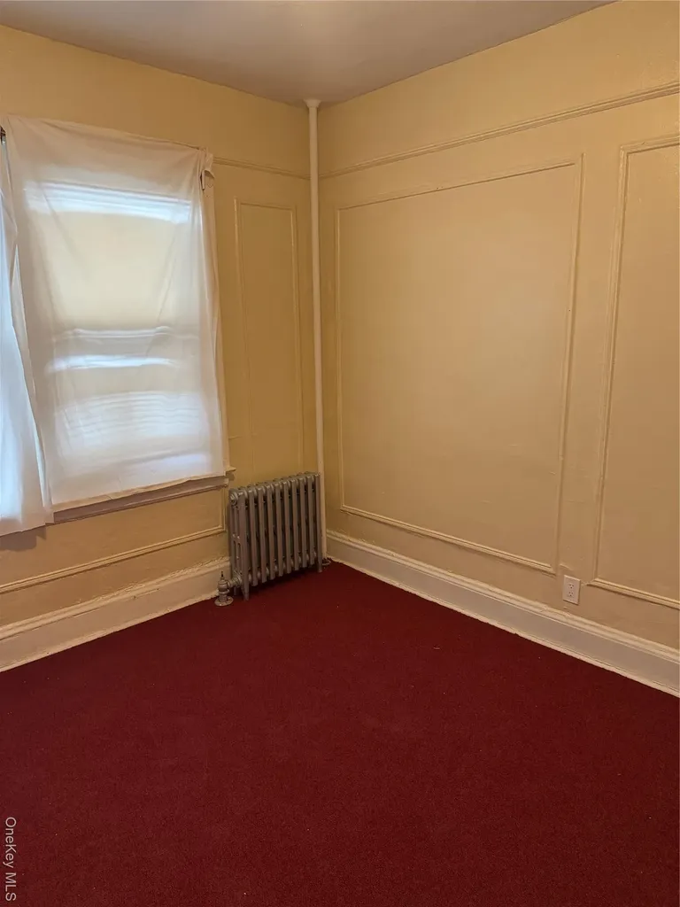 927 E 219th Street Bronx NY 10469