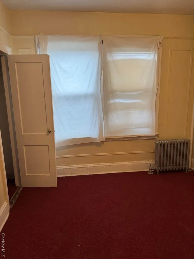 927 E 219th Street Bronx NY 10469