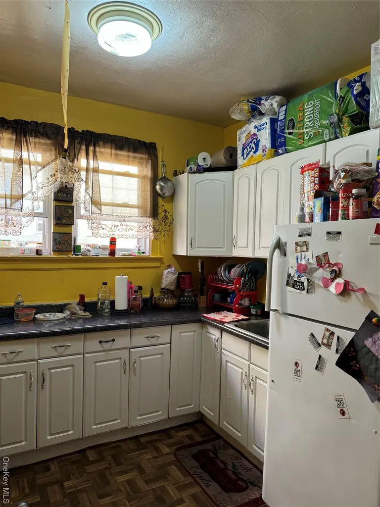 927 E 219th Street Bronx NY 10469