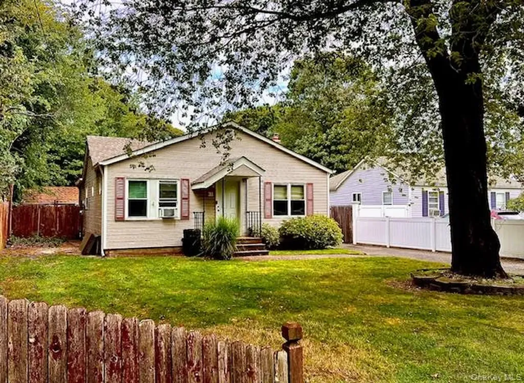 31 Champlain Street Ronkonkoma NY 11779