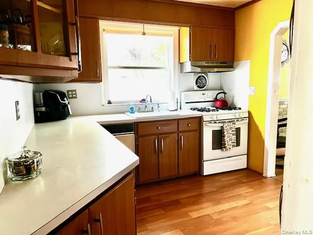 31 Champlain Street Ronkonkoma NY 11779