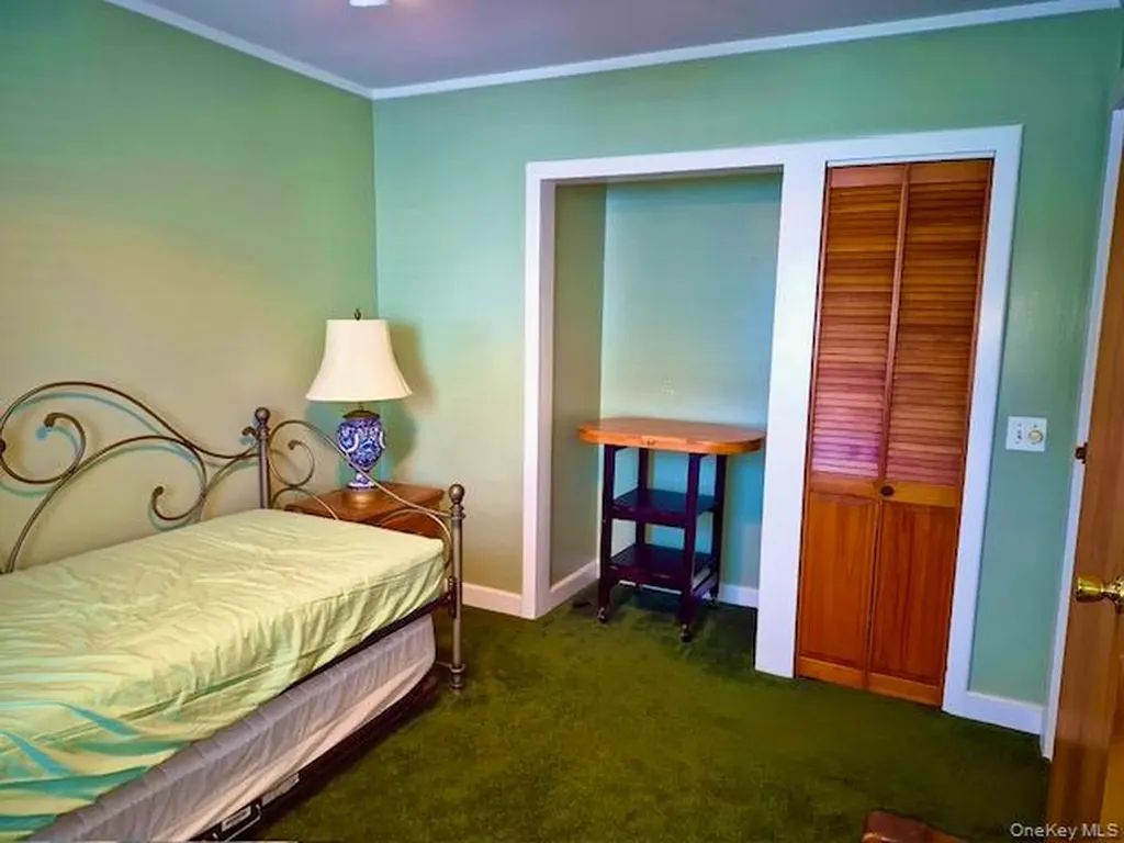 31 Champlain Street Ronkonkoma NY 11779