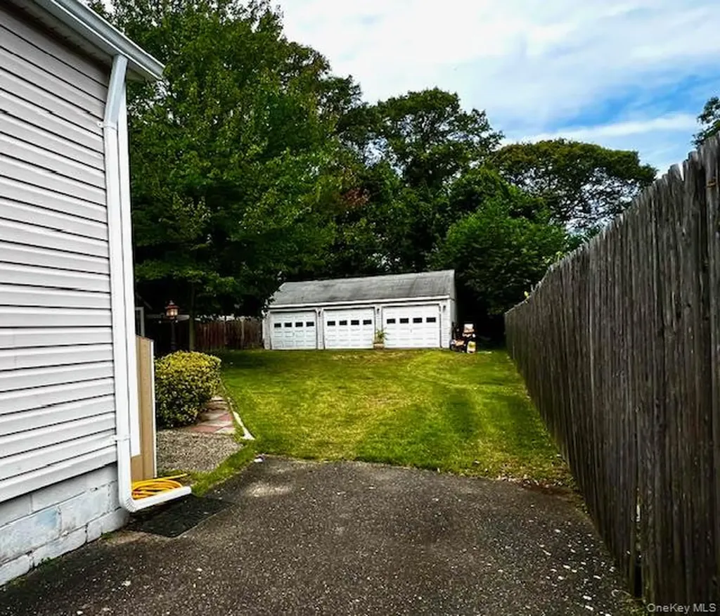 31 Champlain Street Ronkonkoma NY 11779