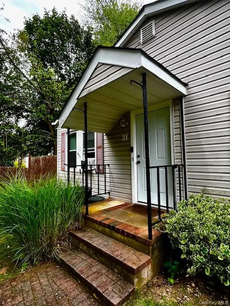 31 Champlain Street Ronkonkoma NY 11779