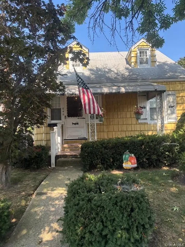 545 6th Avenue New Hyde Park NY 11040