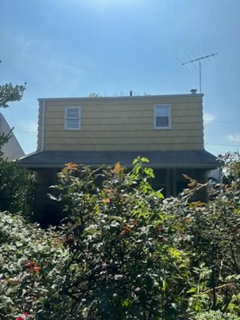 545 6th Avenue New Hyde Park NY 11040