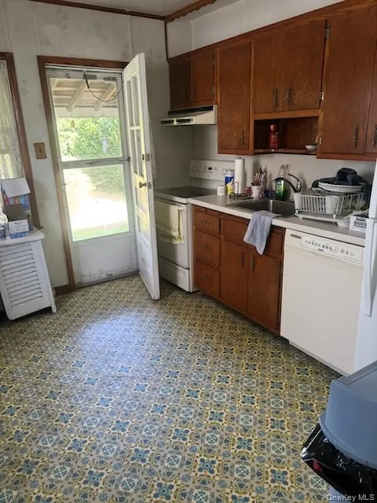 545 6th Avenue New Hyde Park NY 11040
