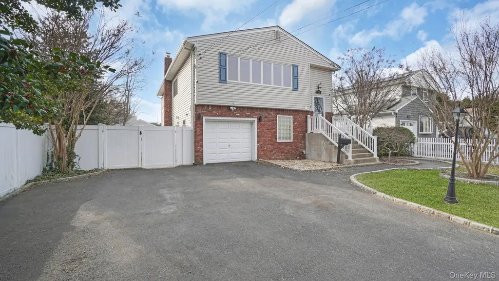 23 Madeline Lane West Babylon NY 11704