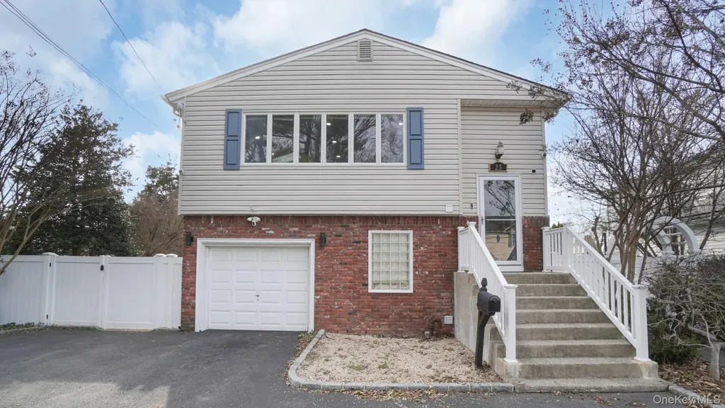 23 Madeline Lane West Babylon NY 11704