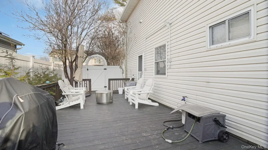 23 Madeline Lane West Babylon NY 11704
