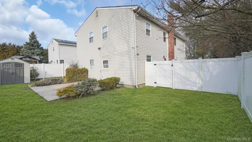 23 Madeline Lane West Babylon NY 11704