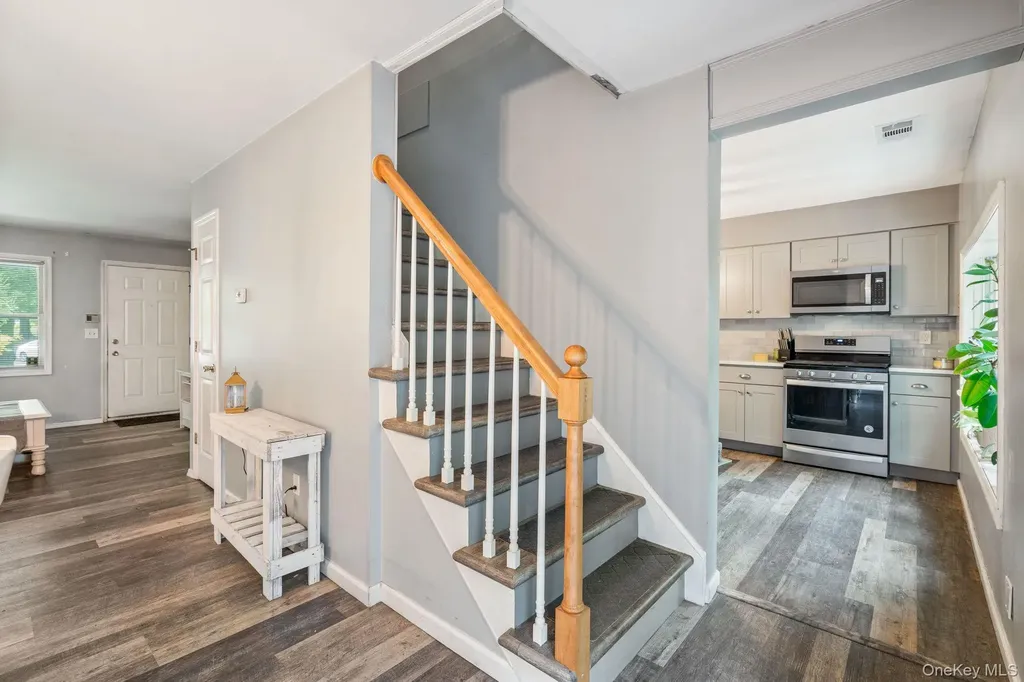 5 Windsor Court Poughkeepsie NY 12601