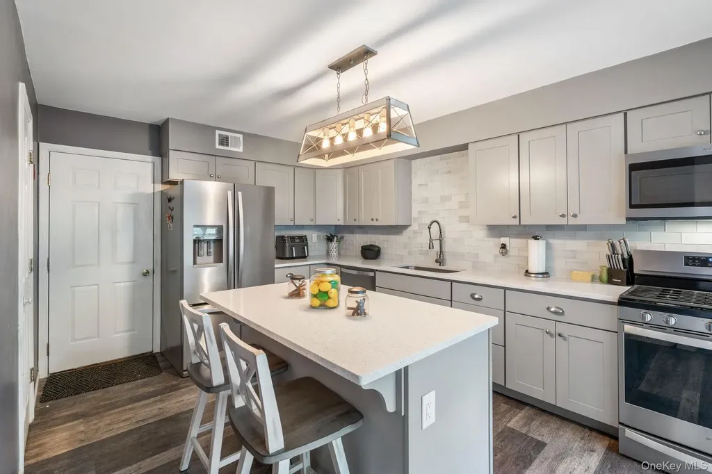 5 Windsor Court Poughkeepsie NY 12601