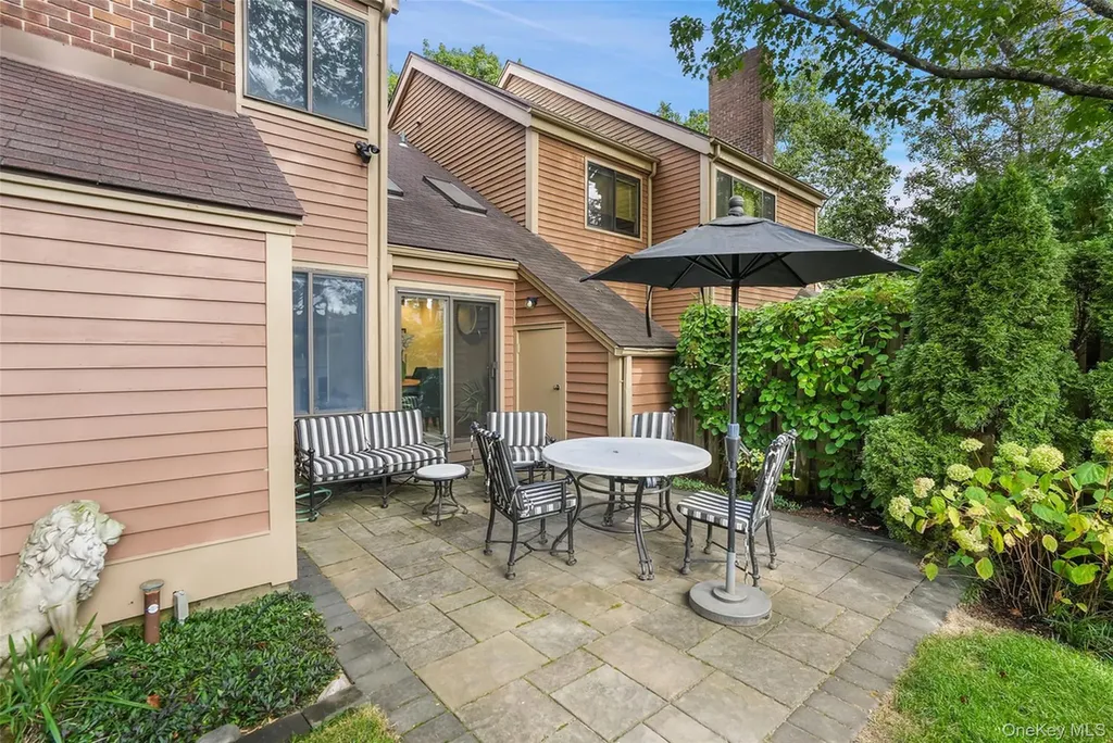 213 Treetop Crescent Rye Brook NY 10573