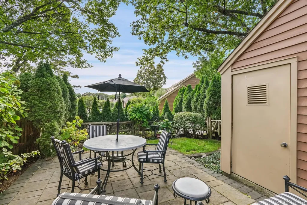 213 Treetop Crescent Rye Brook NY 10573