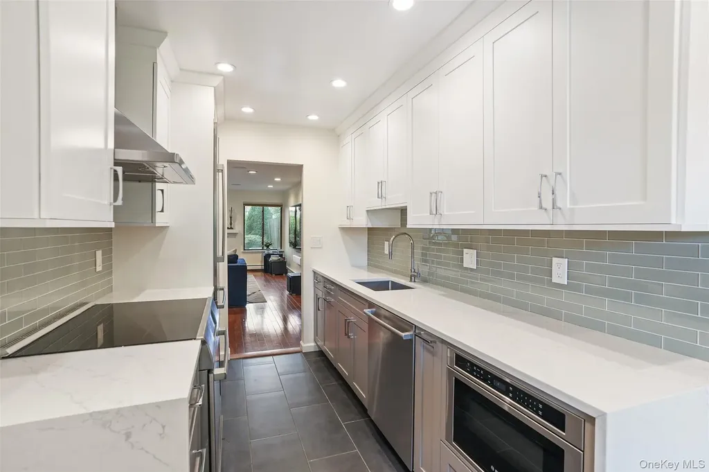 213 Treetop Crescent Rye Brook NY 10573