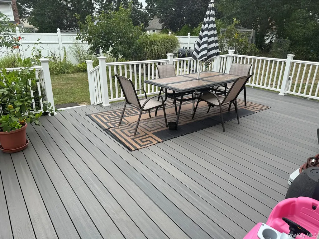 82 Schenectady Avenue West Babylon NY 11704