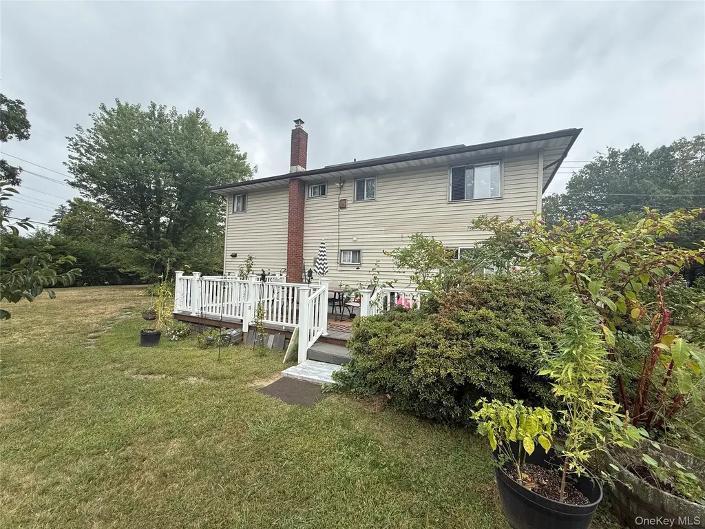 82 Schenectady Avenue West Babylon NY 11704