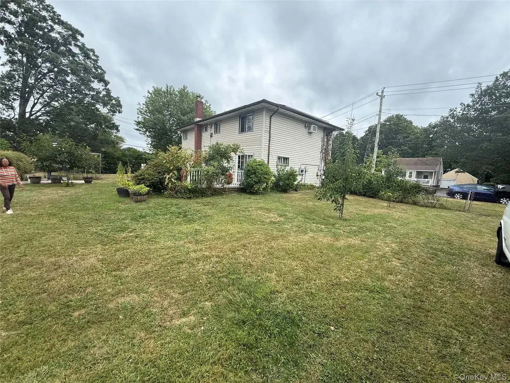 82 Schenectady Avenue West Babylon NY 11704