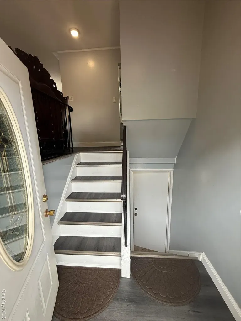 82 Schenectady Avenue West Babylon NY 11704