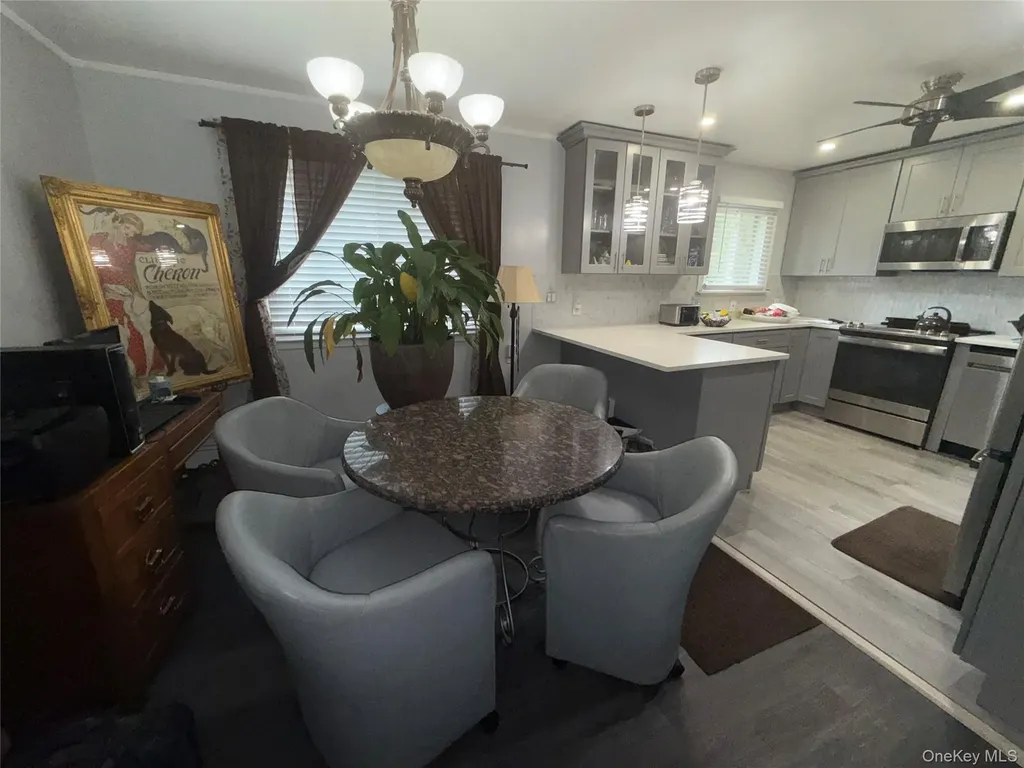 82 Schenectady Avenue West Babylon NY 11704