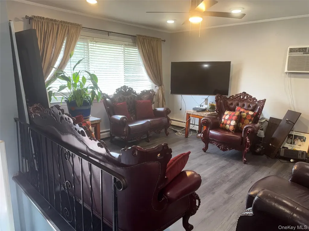 82 Schenectady Avenue West Babylon NY 11704