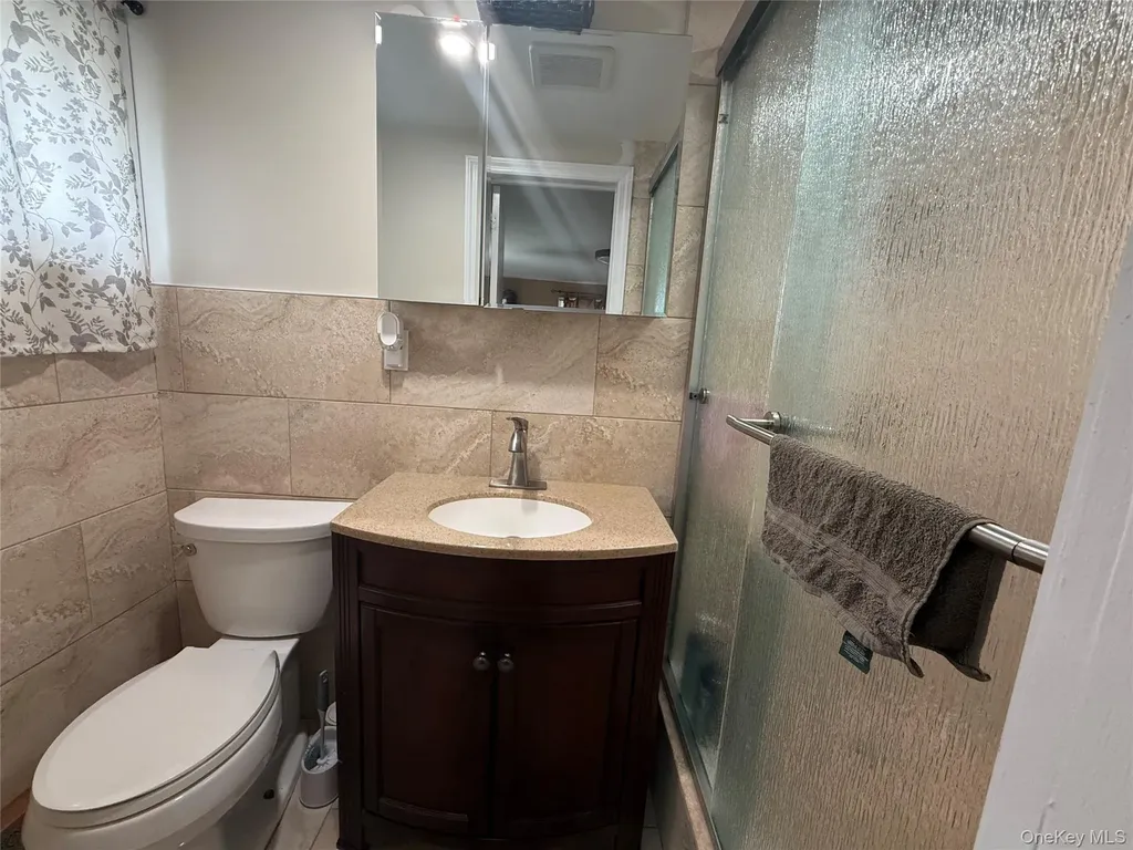 82 Schenectady Avenue West Babylon NY 11704