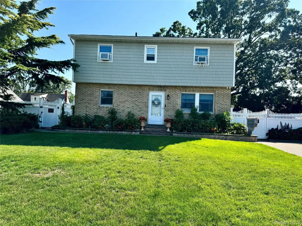259 28th Street Copiague NY 11726