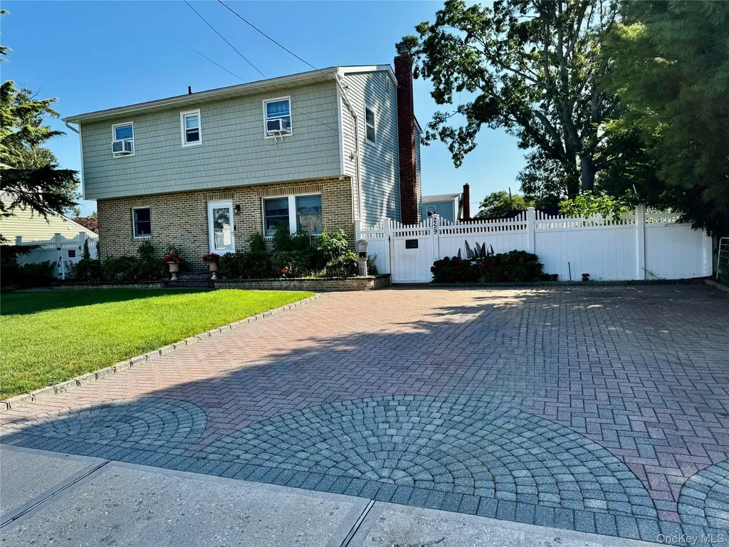 259 28th Street Copiague NY 11726