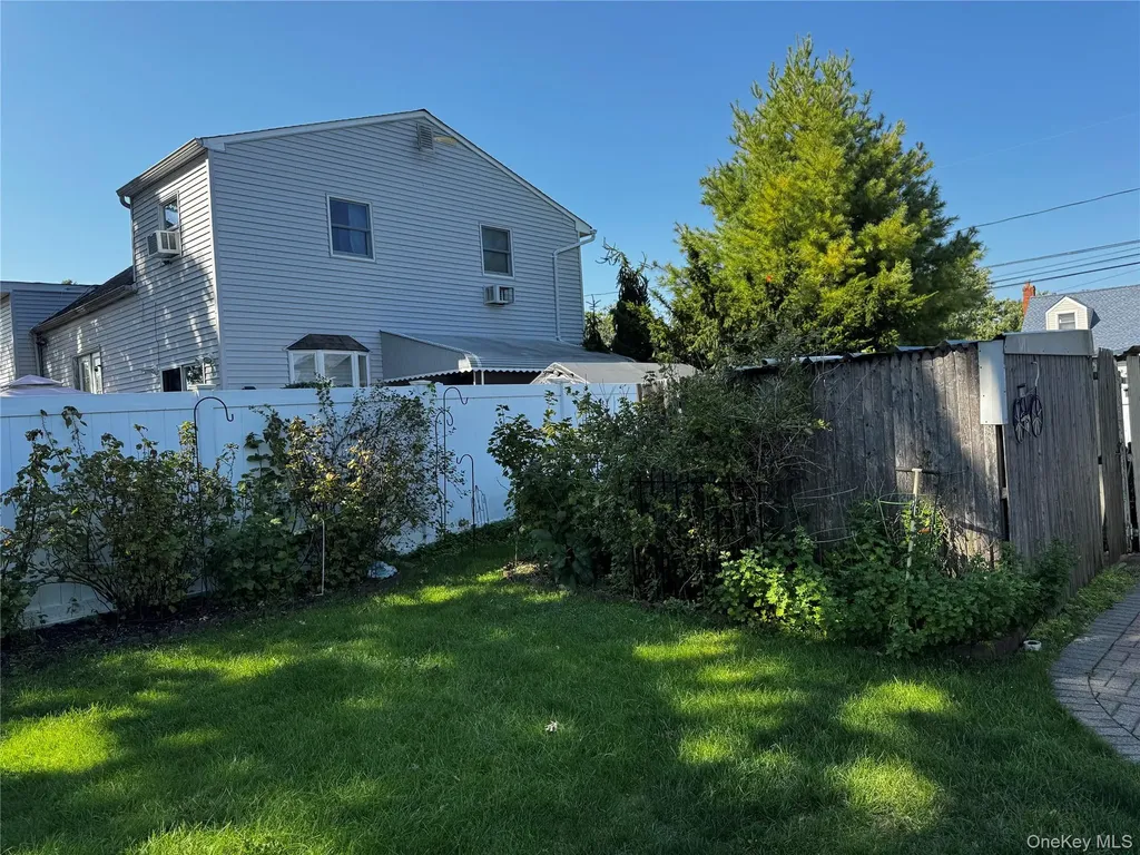 259 28th Street Copiague NY 11726