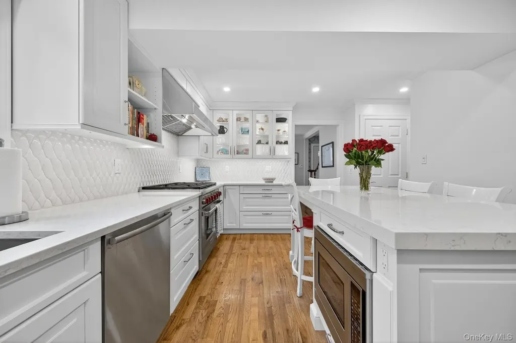 437 Andrews Road Mineola NY 11501