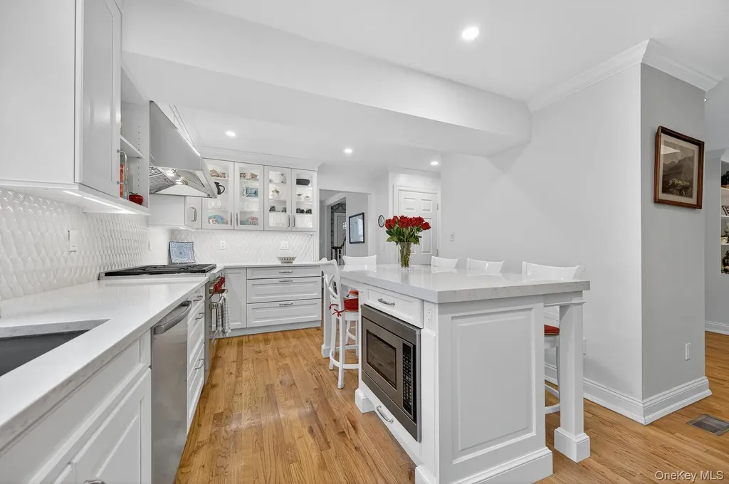 437 Andrews Road Mineola NY 11501