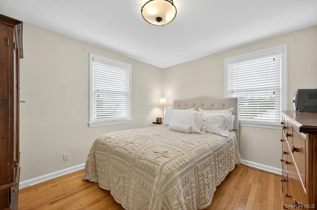437 Andrews Road Mineola NY 11501
