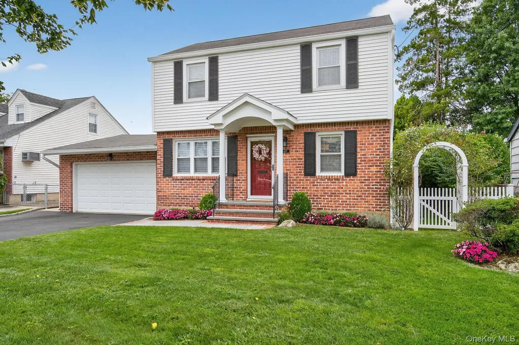 437 Andrews Road Mineola NY 11501