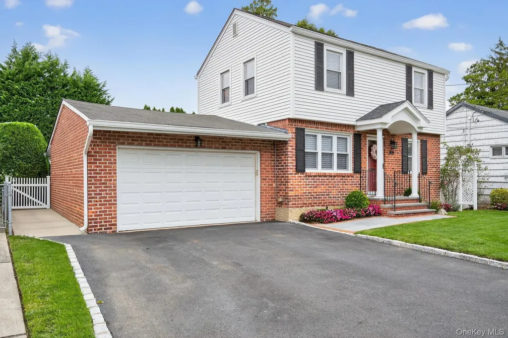 437 Andrews Road Mineola NY 11501
