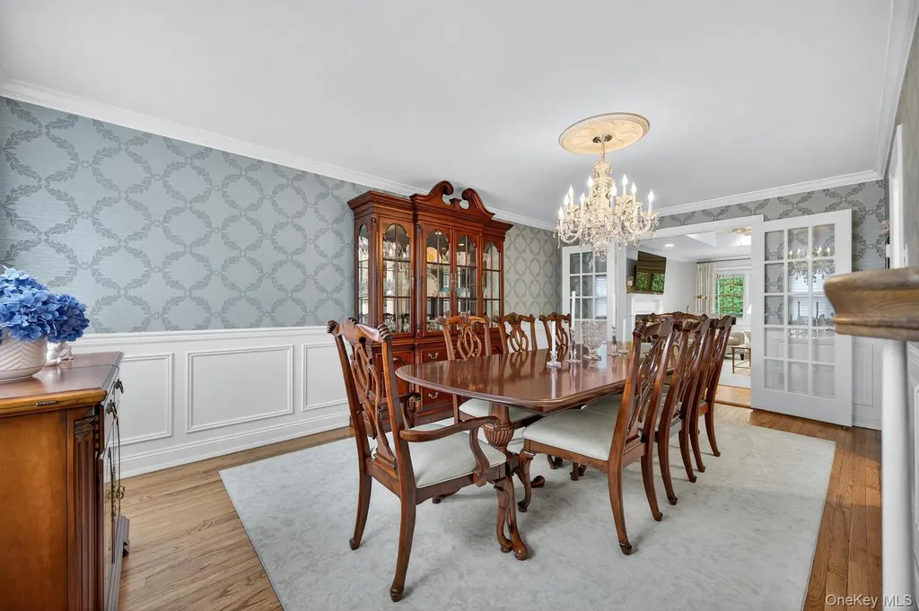 437 Andrews Road Mineola NY 11501