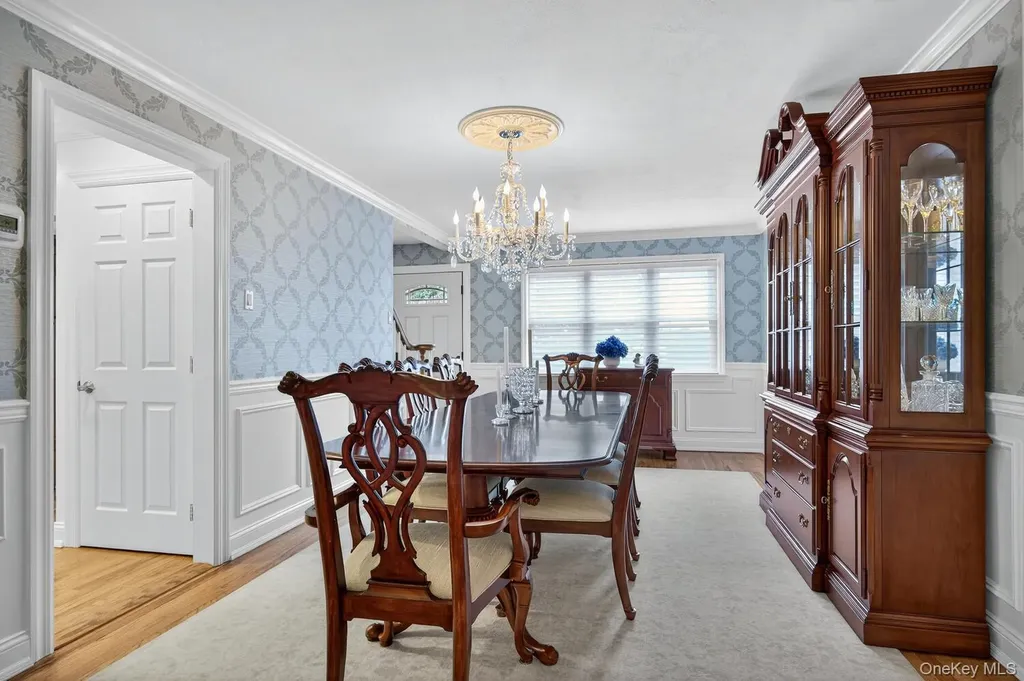 437 Andrews Road Mineola NY 11501