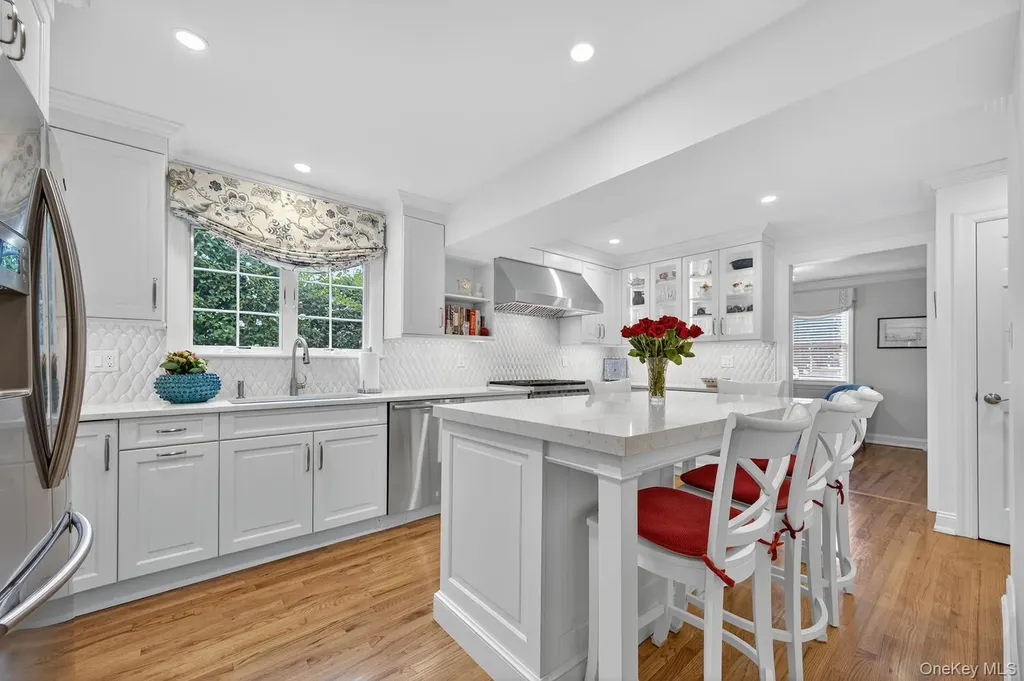 437 Andrews Road Mineola NY 11501