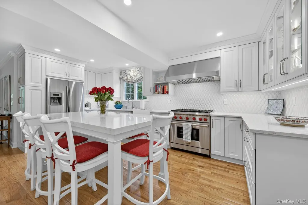 437 Andrews Road Mineola NY 11501