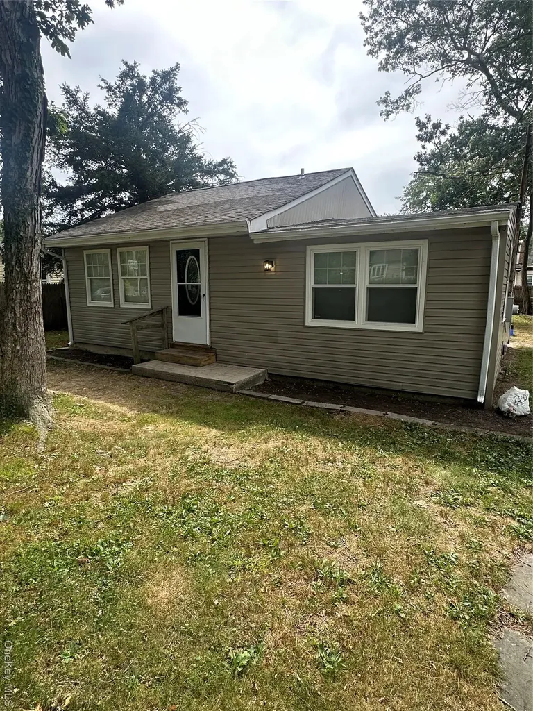 128 Lakeview Drive Mastic Beach NY 11951