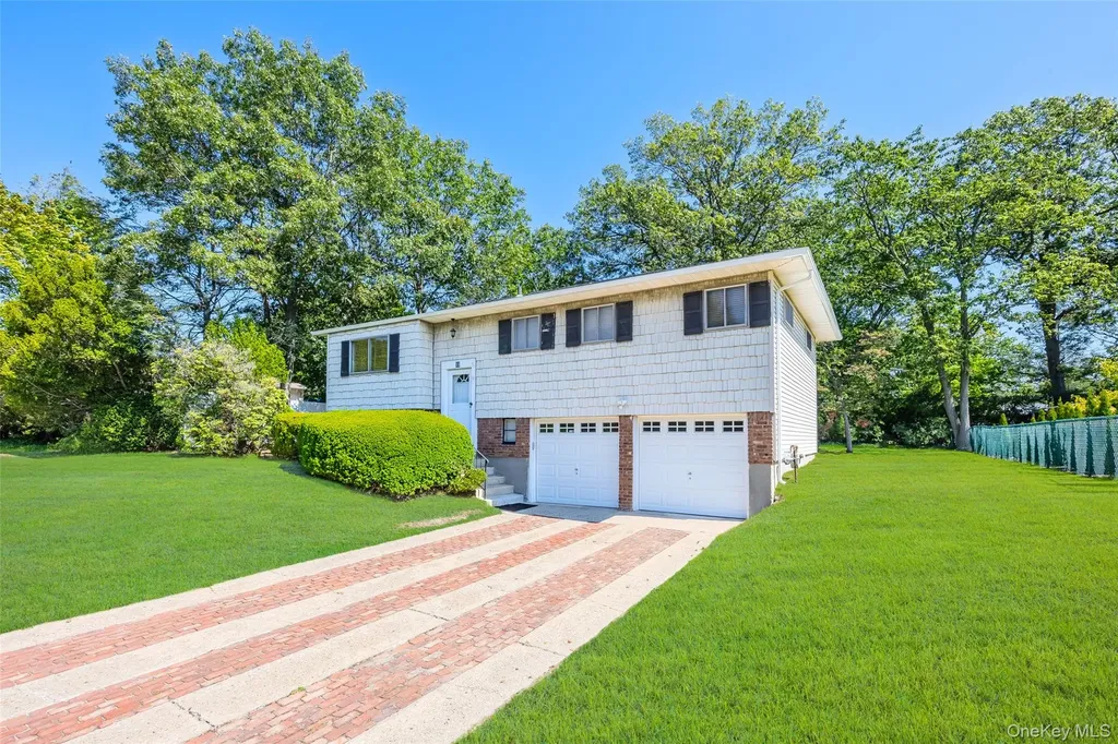 15 Belford Lane Smithtown NY 11787
