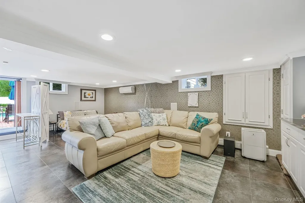 123 South Road Wading River NY 11792